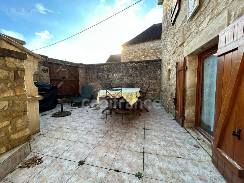 Maison à CHERVEIX-CUBAS