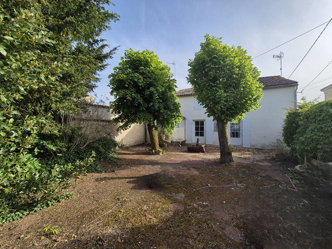 Maison à SURGERES