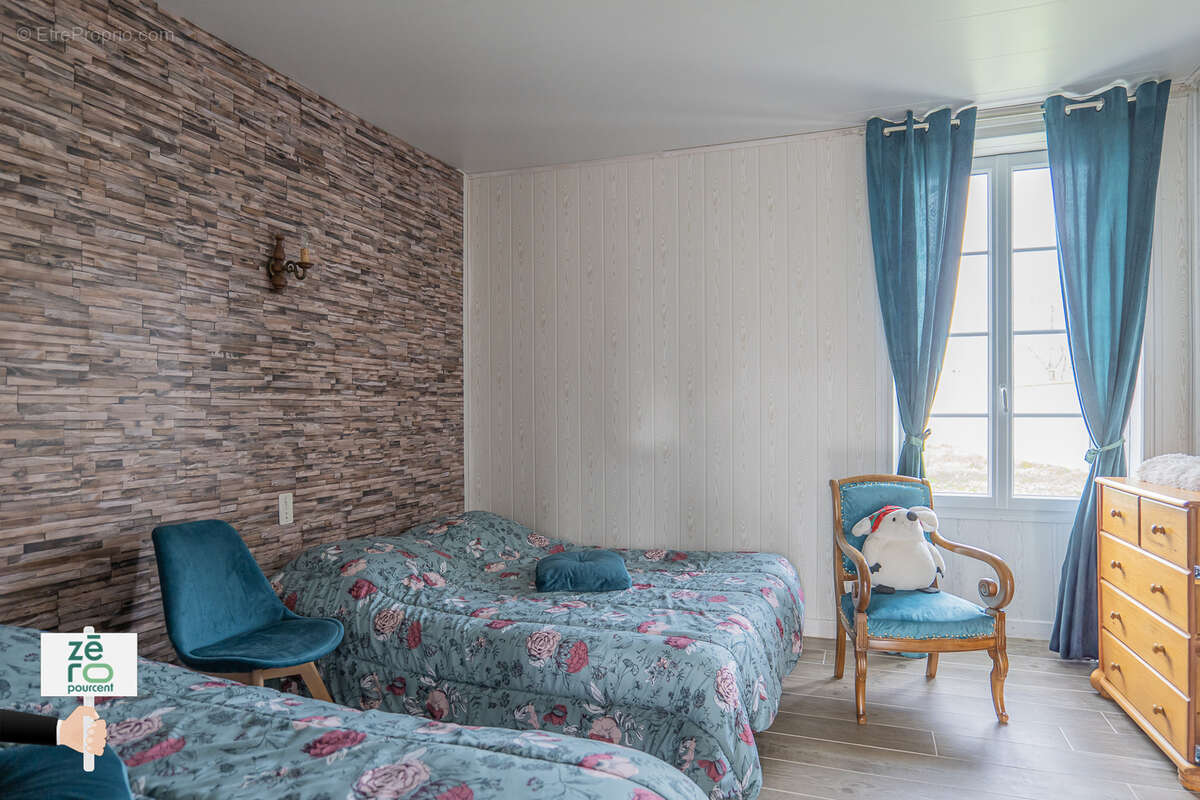 Maison à LES MAGNILS-REIGNIERS