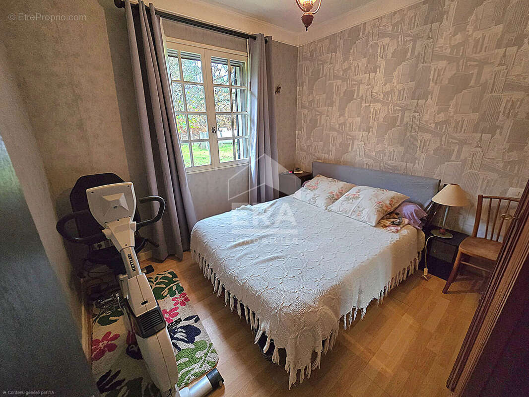 Maison à EGLISE-NEUVE-D&#039;ISSAC