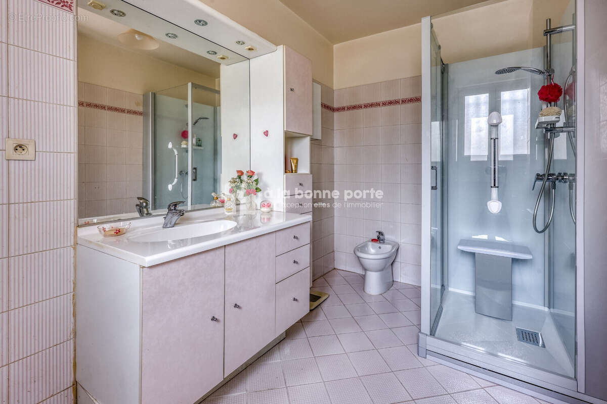 Maison à SAINT-CYR-SUR-MER