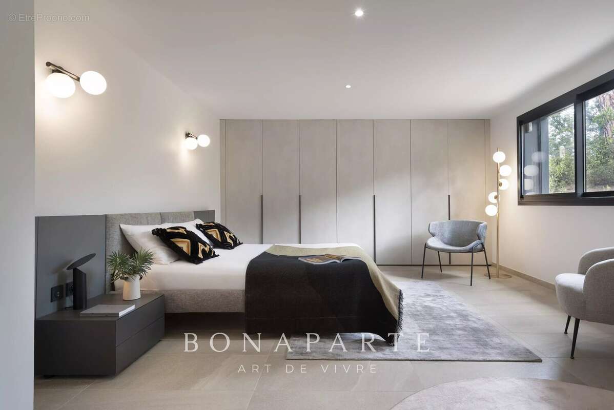 GASSIN - SAINT-TROPEZ Exclusivité : Magnifique villa-appartement en duplex avec très belle vue merUSIVITE : Magnifique "villa ap - photo 36