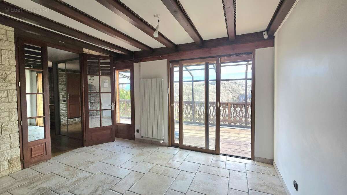 Maison à MONNETIER-MORNEX