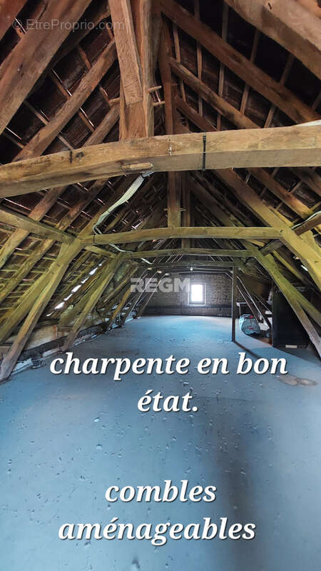 Maison à SAUVAGNON
