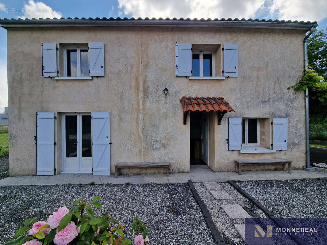 Maison à JURIGNAC