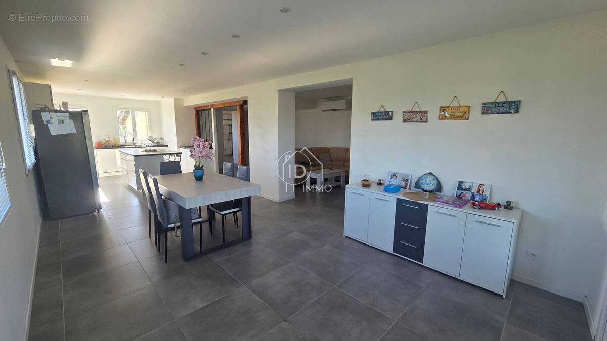 Maison à EYGURANDE-ET-GARDEDEUIL