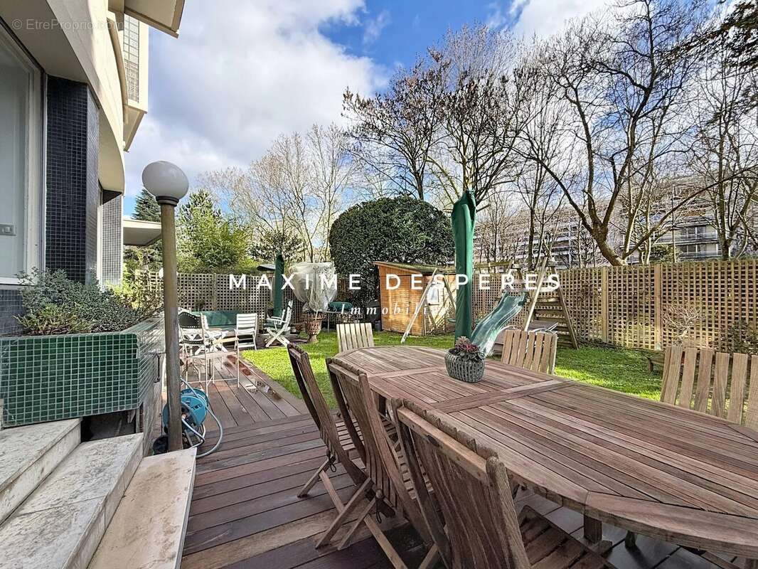 Appartement à NEUILLY-SUR-SEINE