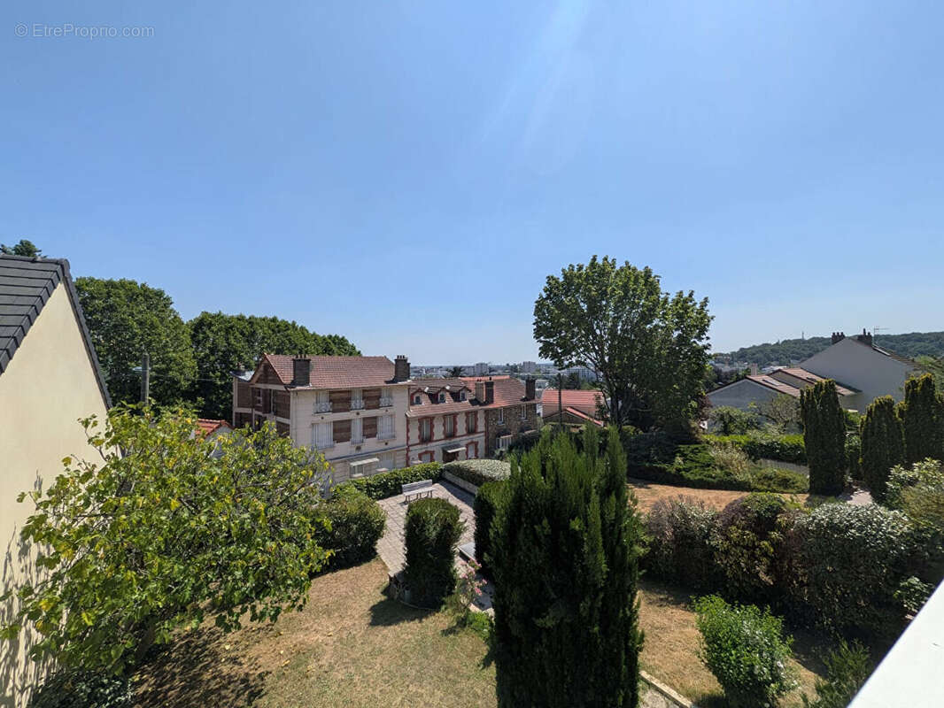 Maison d'architecte familiale de 170 m² avec jardin, terrasses et double garage dans un quartier résidentiel recherché - photo 12