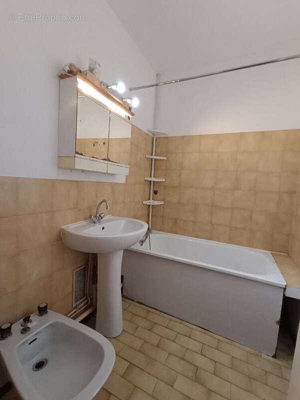 Appartement à LES CLAYES-SOUS-BOIS