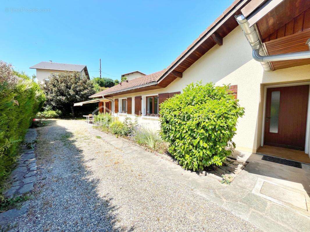 Maison à CHALLES-LES-EAUX