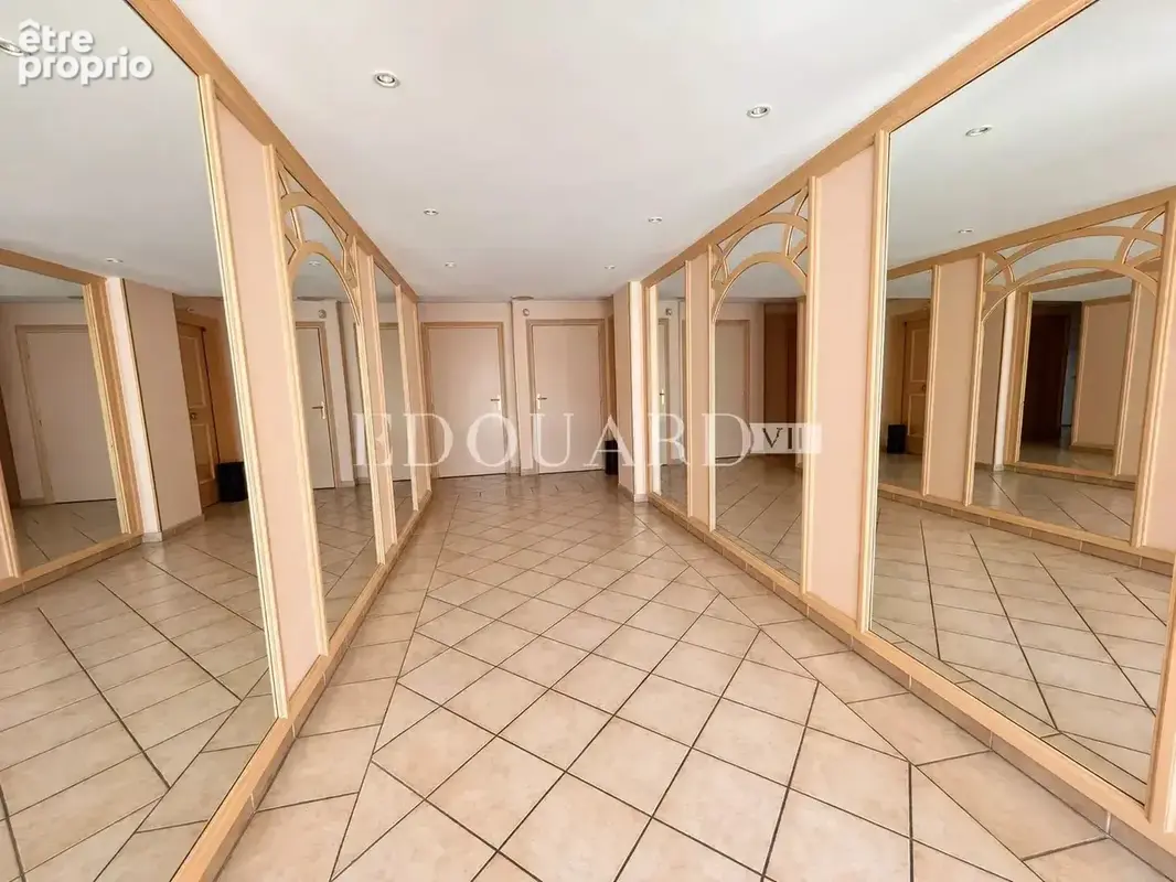 En exclusivité deux pièces en dernier étage avec spacieuse terrasse, cave et parking, à quelques pas des plages - photo 22