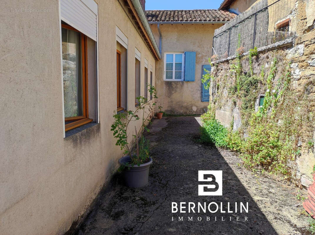 Maison à PRESSIAT