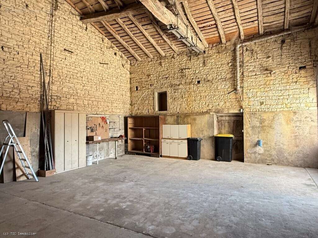 Maison à AIGRE