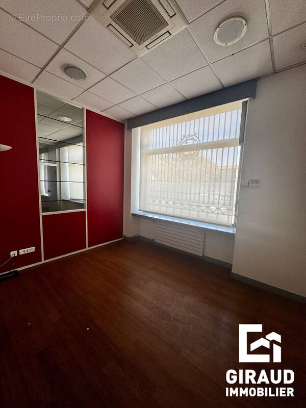 Commerce à FONTENAY-LE-COMTE