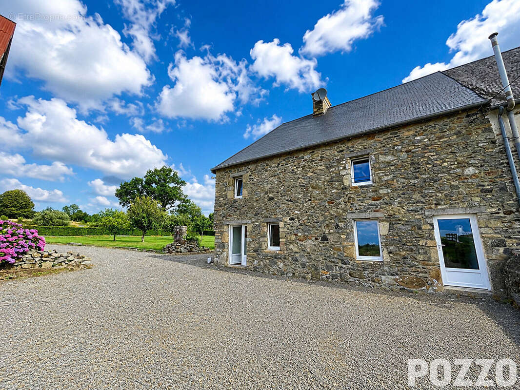 EXCLUSIVITÉ : Charmante maison en pierre à Saint-Sauveur-Villages avec beau terrain arboré et dépendances, 88.9 m2, 3ch. - photo 2