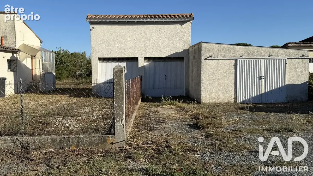 Photo 1 - Parking à AMBARES-ET-LAGRAVE