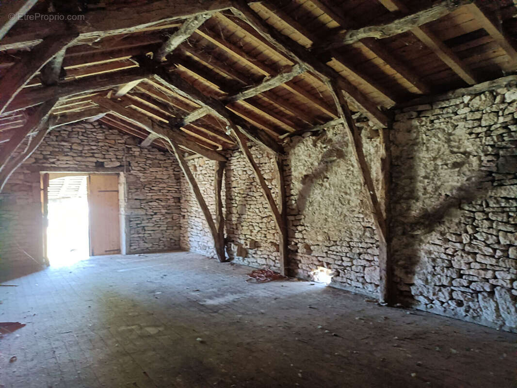 Belle grange à restaurer Saint Antonin Noble Val 120 m2 - photo 2
