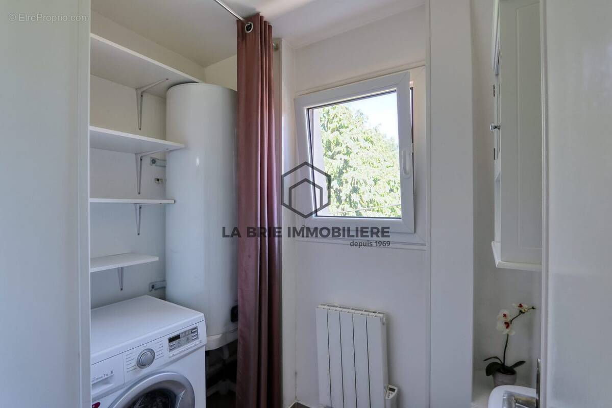 Appartement à MANDRES-LES-ROSES