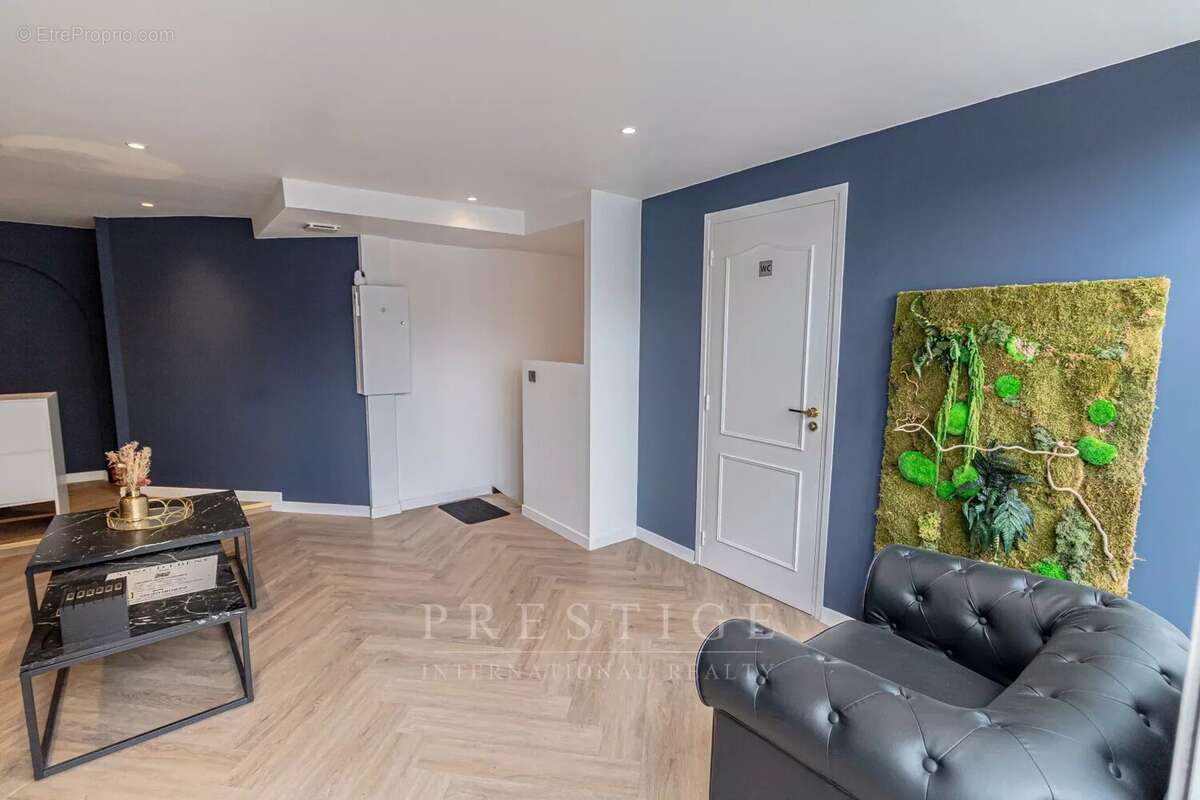 Juan les pins, murs à vendre avec garage - photo 3