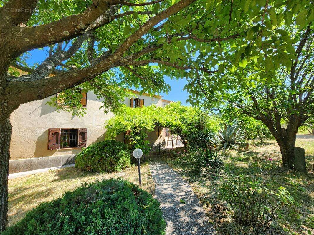 Mas Authentique au Cœur du Luberon sur plus de 2,7 hectares - photo 4