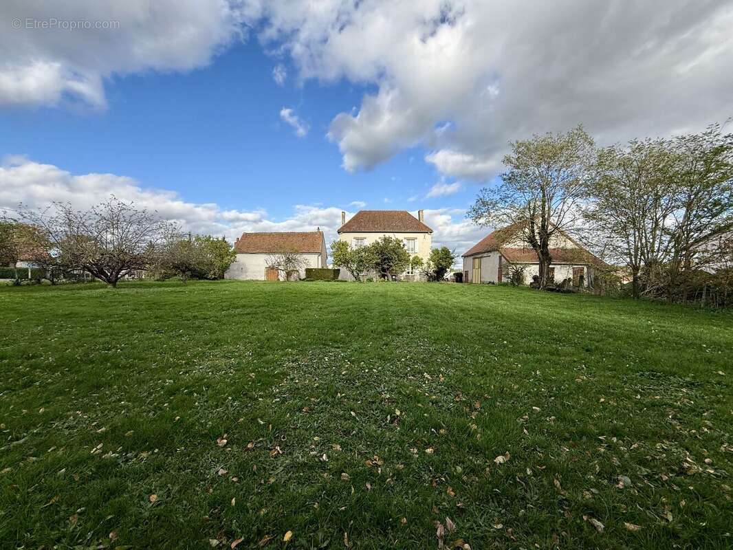 Maison à SAINT-SYLVESTRE-PRAGOULIN