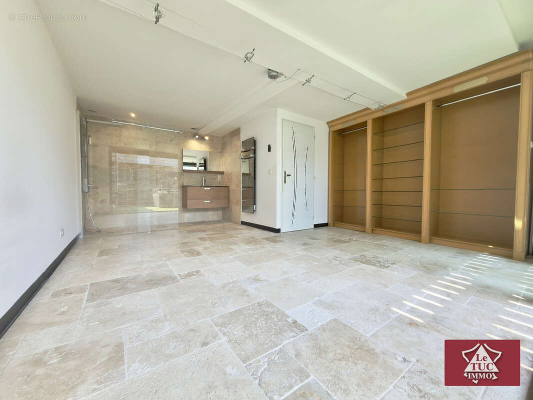 Maison de ville avec terrasses, garage et jacuzzi - photo 8