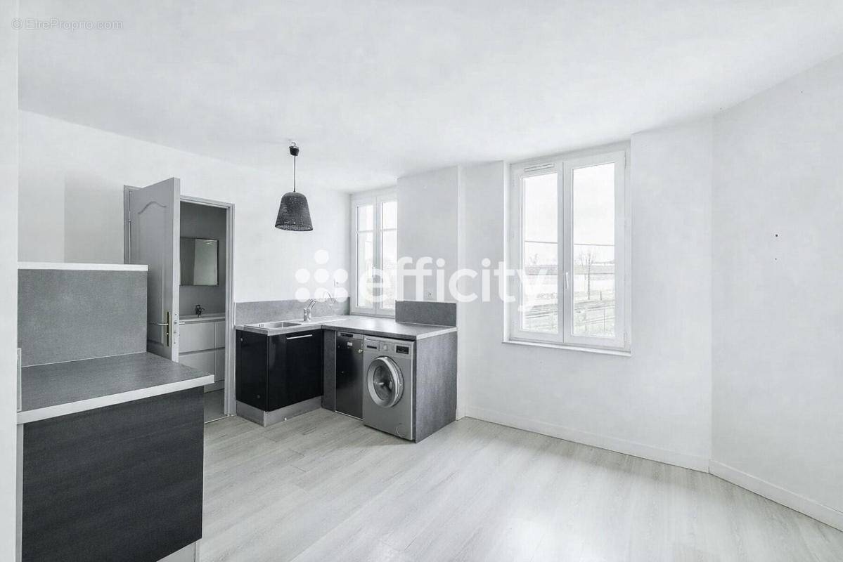 Appartement à NAZELLES-NEGRON