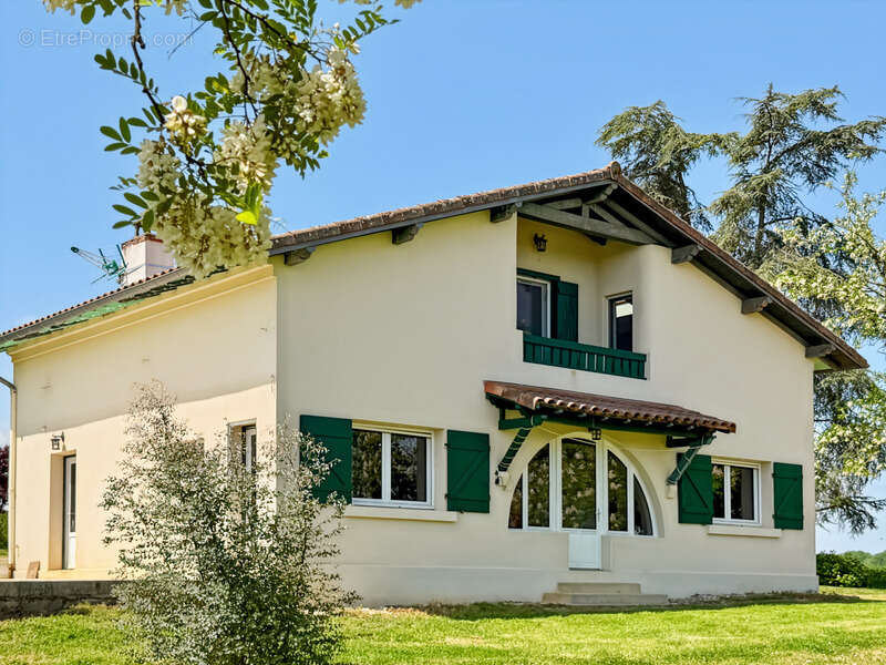 Maison à vendre 7 pièces LUPIAC (32) - 148 m2 - Terrain 4884 m2 - photo 2