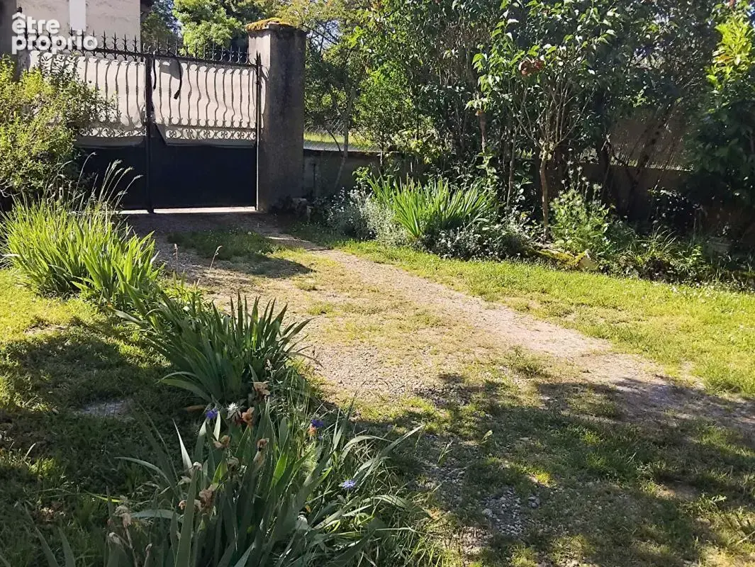 Dégagnac (46340): Maison en pierre du 19e siècle, 4 pièces, 2 chambres, garage, terrain 637?m² - photo 15