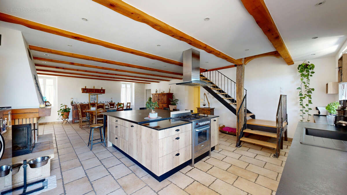 Appartement à FORCALQUIER