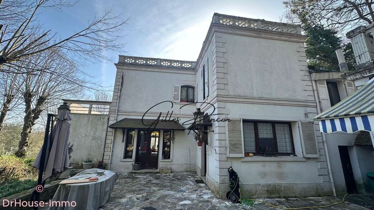 Maison à FOLLAINVILLE-DENNEMONT