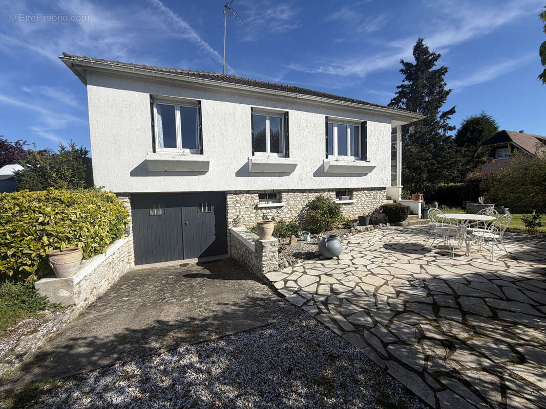 Maison à HOUDAN