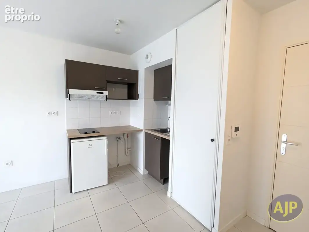 CHALLANS - Appartement T2 - photo 4