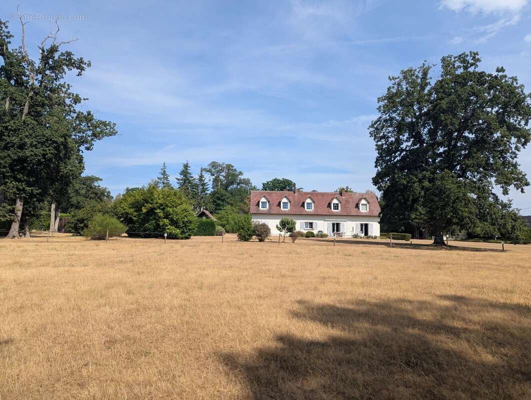 Maison de 218 m² sur une superbe parcelle de 15 948 m² - photo 3