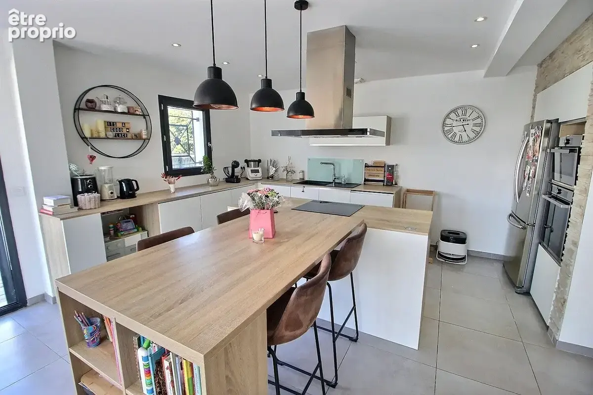 A vendre  claira villa f4  contemporaine sur terrain 3 faces avec piscine. - photo 4