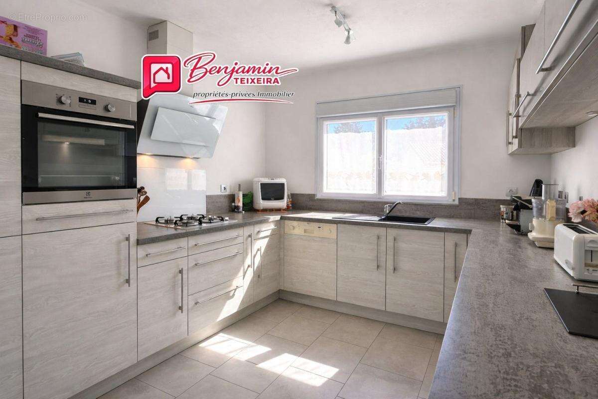 Maison 225 m² à Saint-Raphael  - photo 5