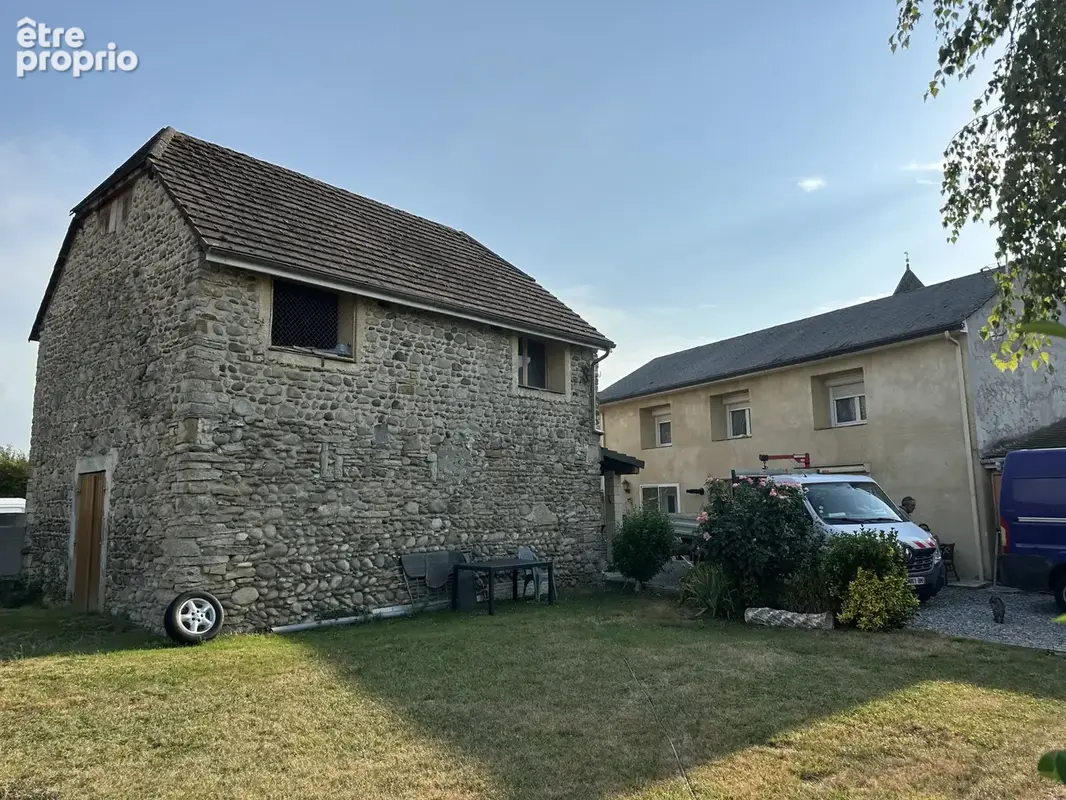 Au centre du village d'Escout - photo 9