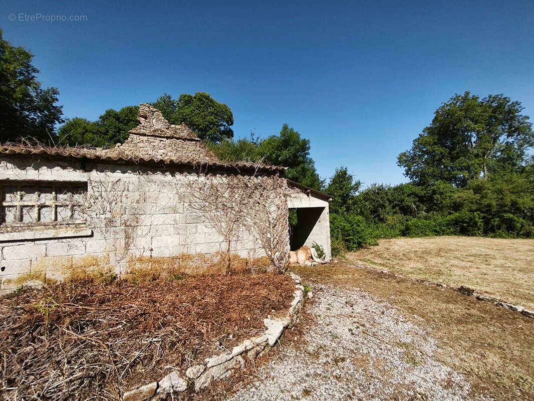 MORBIHAN, Le Croisty, manoir d'origine du XVIe siècle, partiellement rénové, sur un terrain de plus de 3 acres - photo 16