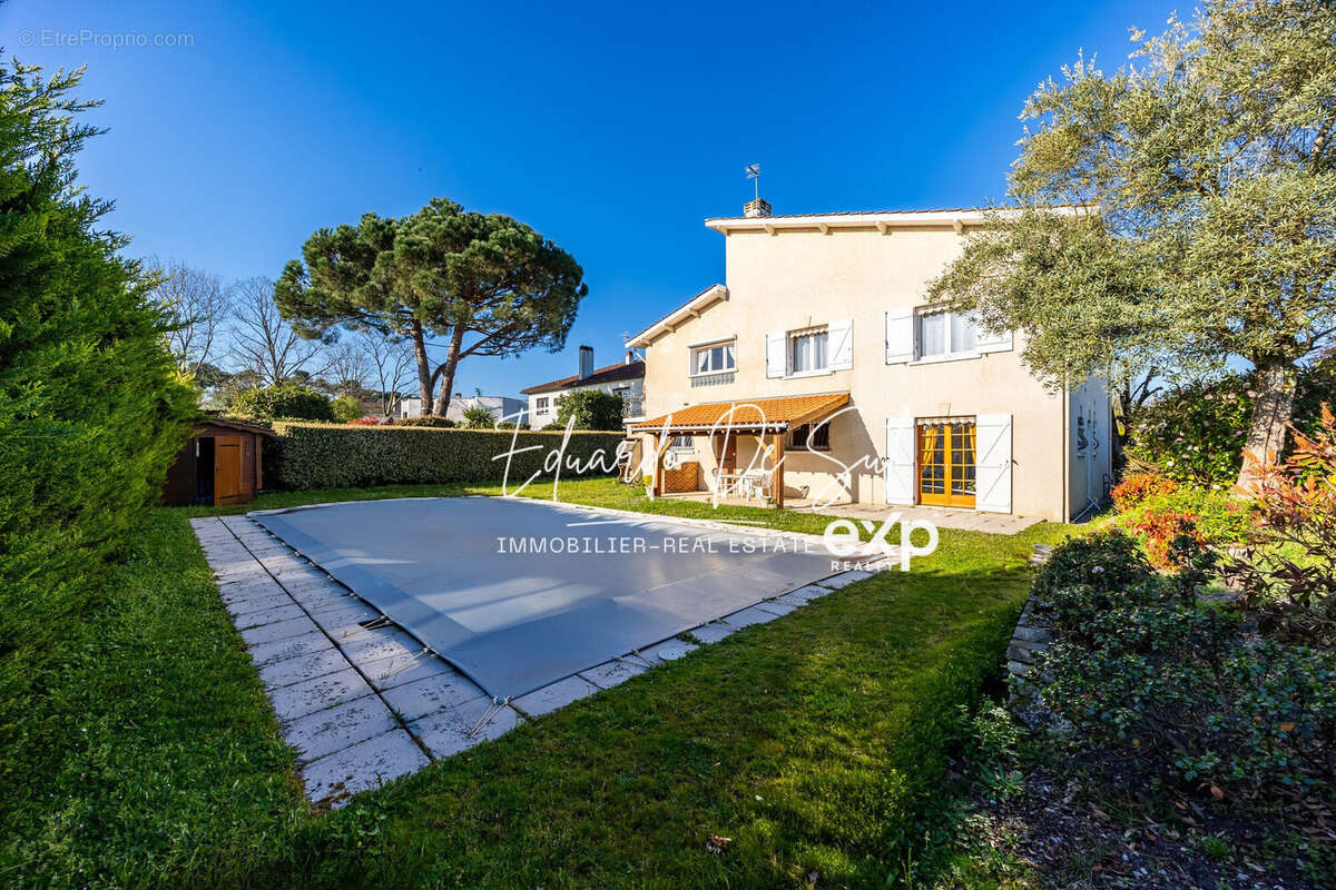 Maison 226 m² à Pessac  - photo 2