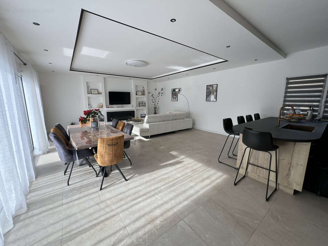 Maison à SILLANS-LA-CASCADE