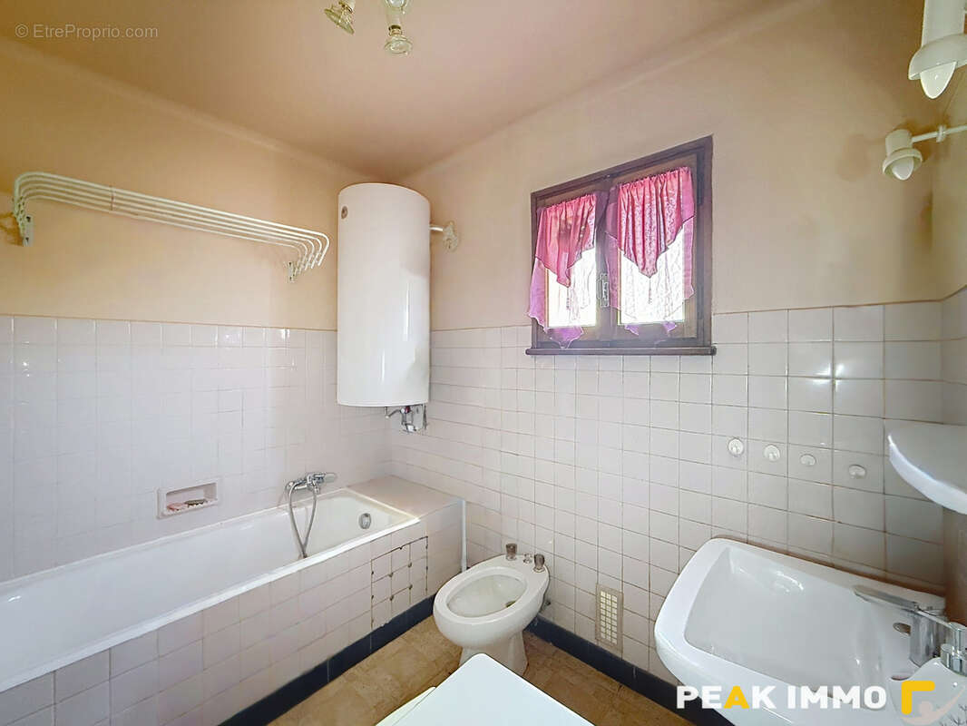 T3 - 76m2 - Secteur des Pommaries - 2 balcons - cave - - photo 8