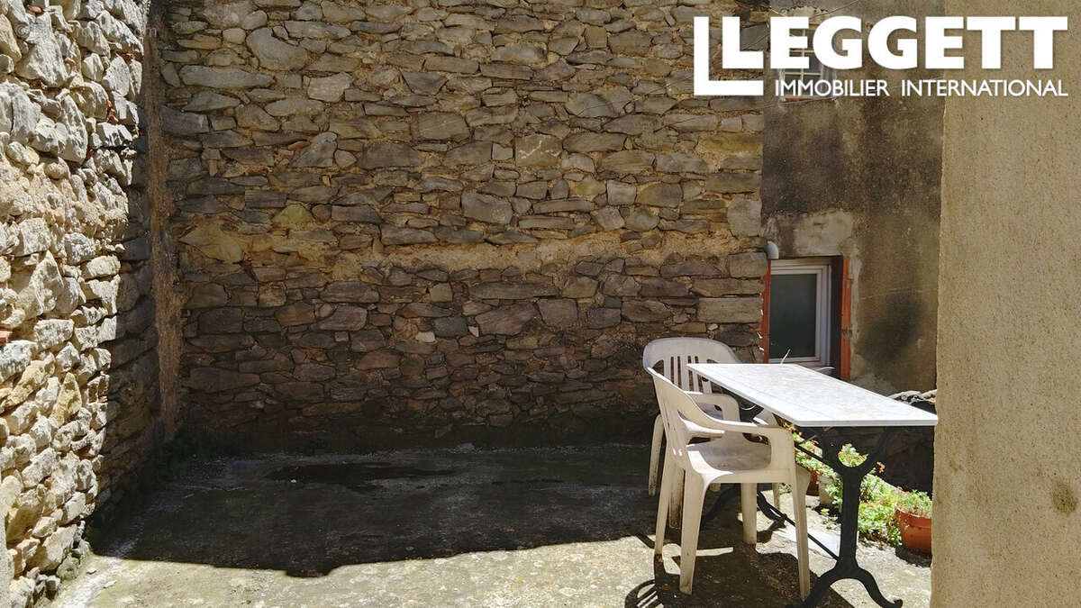 Idéal investisseurs ou projet familial,  Maison de village 2 appartements et  dépendances - photo 2