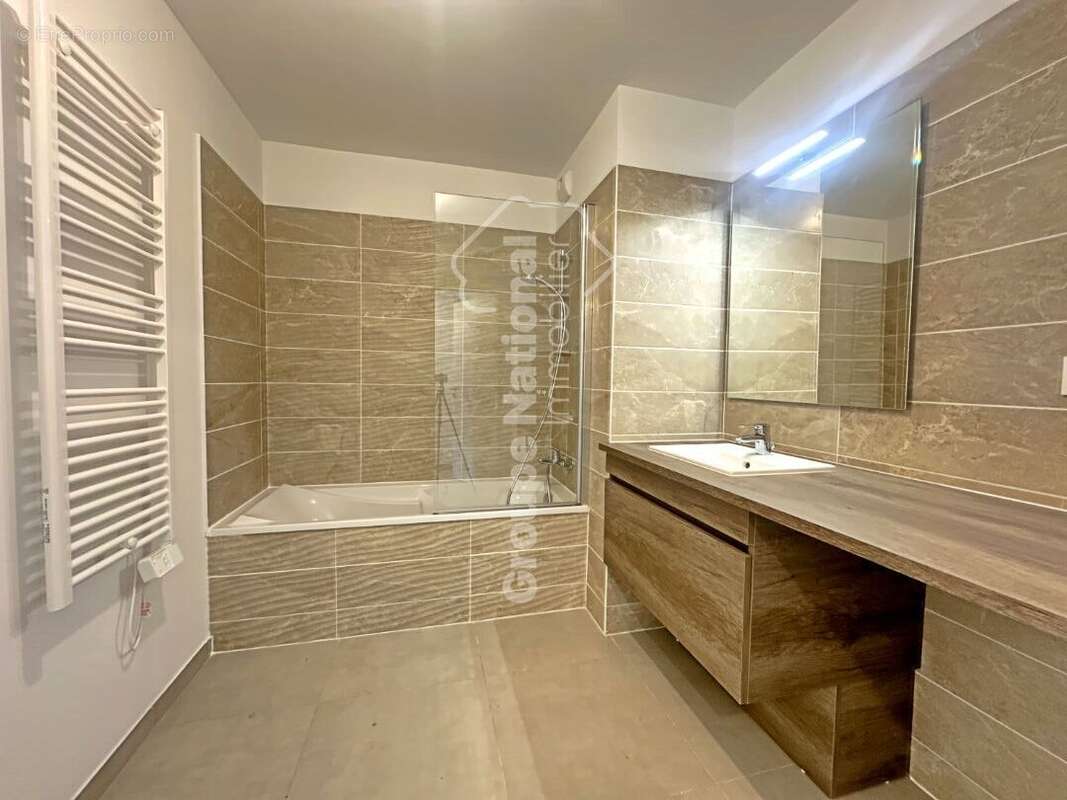 Appartement à LUNEL