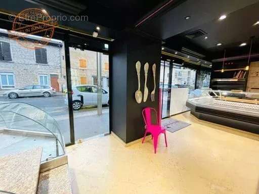 Commerce à CHAMPAGNE-AU-MONT-D'OR