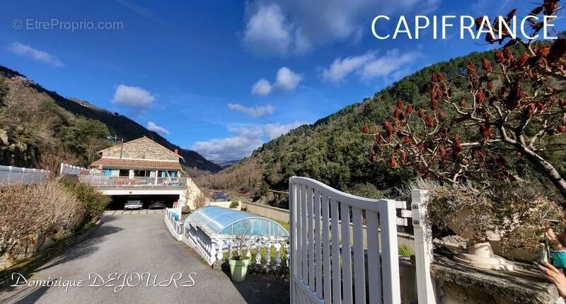 Maison à SAINT-SAUVEUR-DE-MONTAGUT