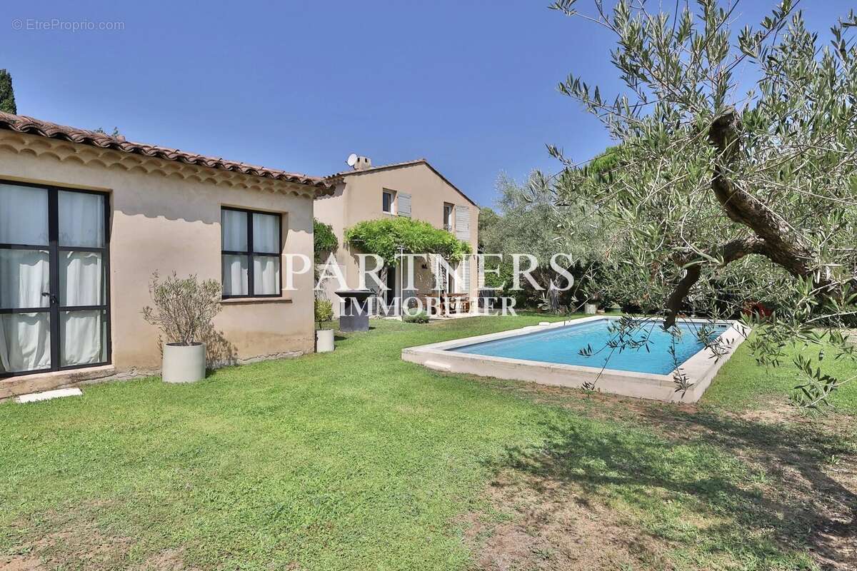 Maison 131 m² à Aix-En-Provence  - photo 2
