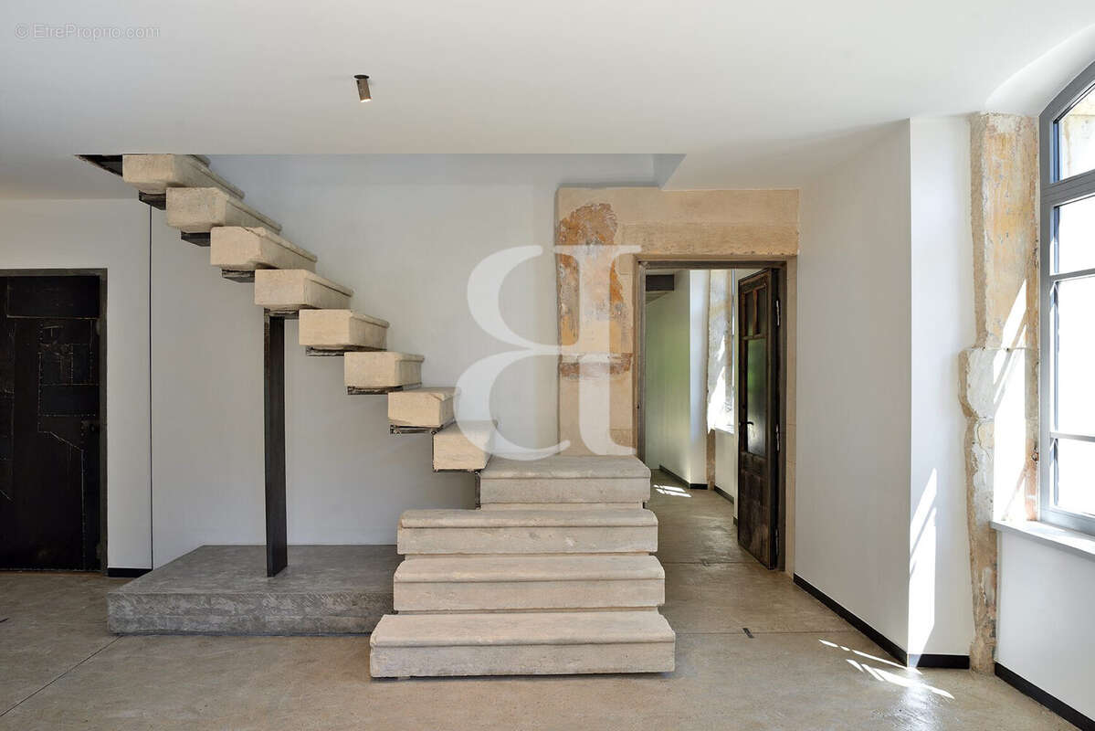 Maison 271 m² à Grignan  - photo 7