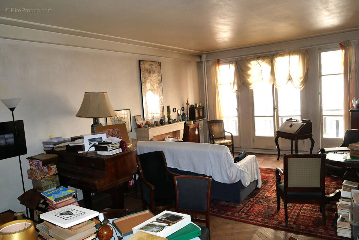 Appartement à PARIS-16E