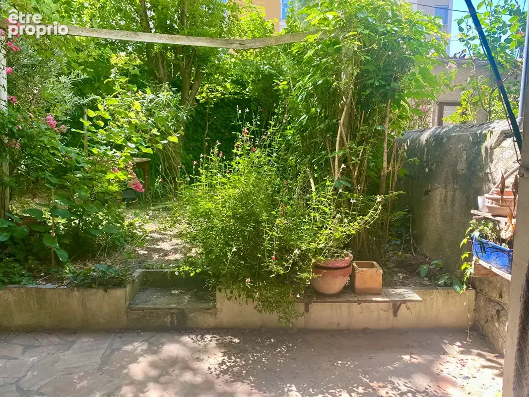 Superbe T3 en duplex avec terrasse privée et jardin commun à Millau - photo 11