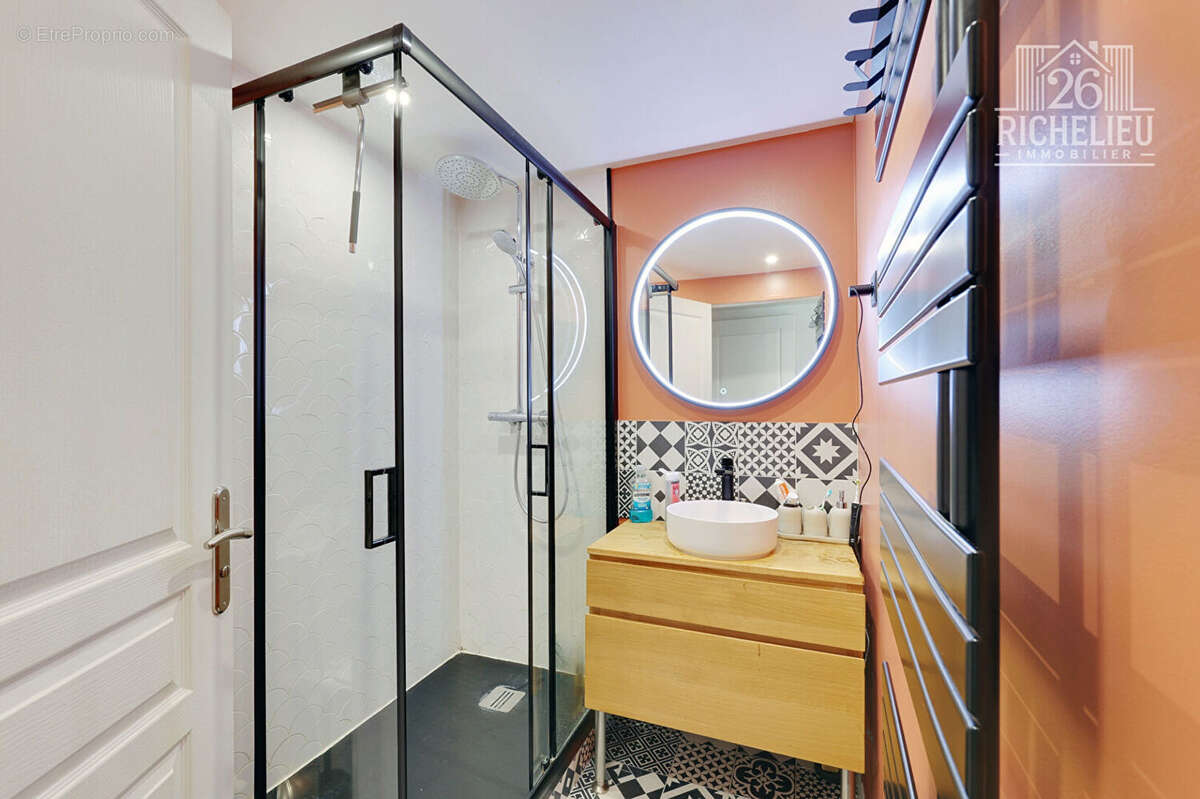 Appartement à LEVALLOIS-PERRET